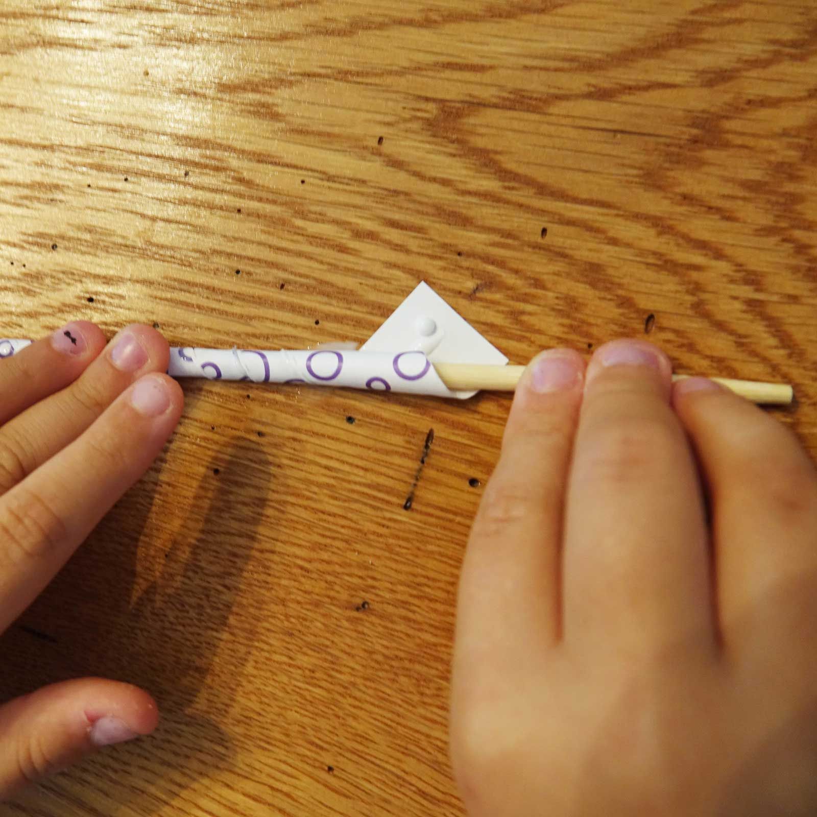 волшебная палочка из картона. объемные цветы на палочке. волшебная палочка из бумаги своими руками. как сделать бумажную палку. волшебная палочка из бумаги.